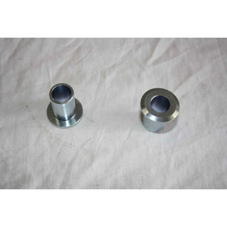 Sleeve swingarm-axle / engine